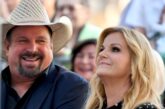 Garth Brooks Once Pulled Off An Epic Holiday Prank